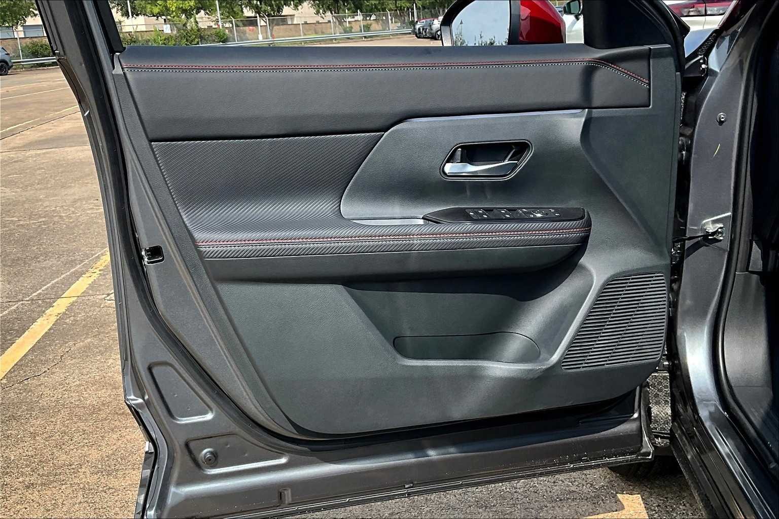 2025 Nissan Kicks SR - Photo 16