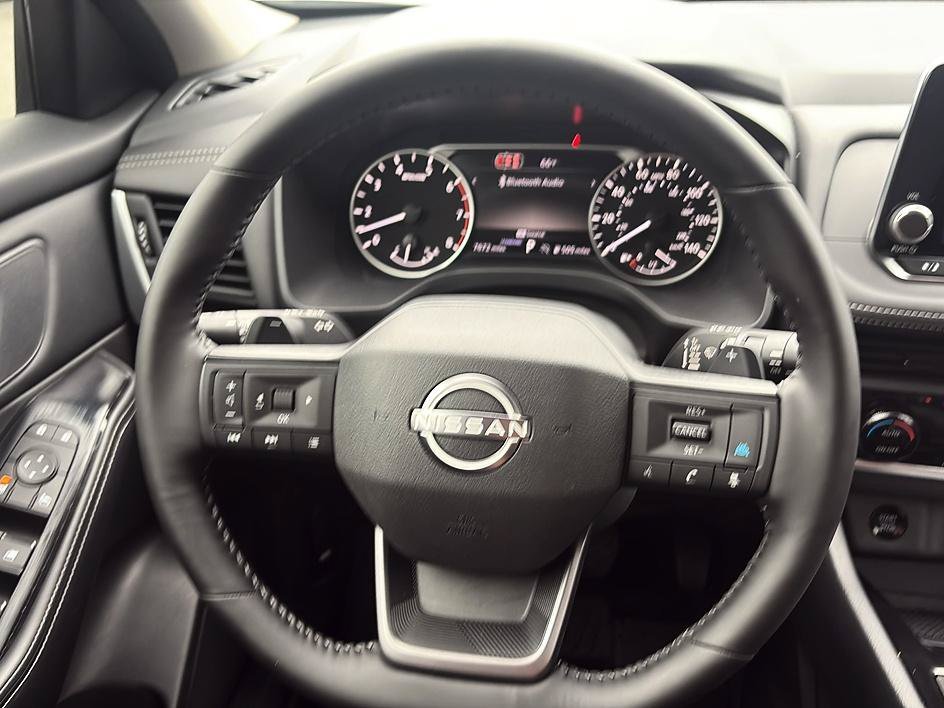 Used 2026 Everest White Pearl Tricoat Nissan SV image 38