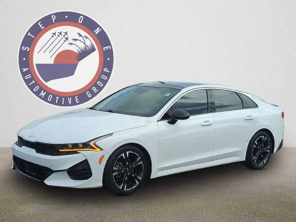 Used 2023 White Kia GT-Line image 2