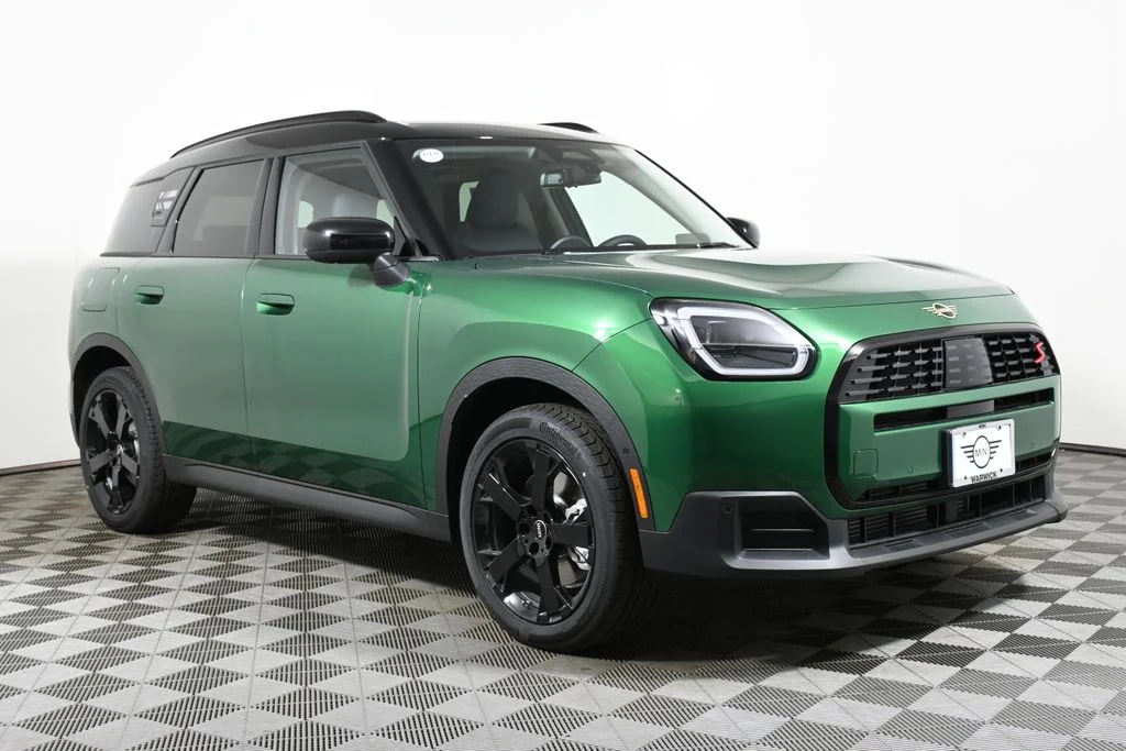 Used 2025 Green MINI  image 8