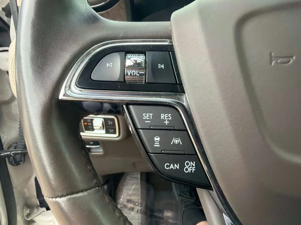 Used 2022 White Lincoln Reserve image 30