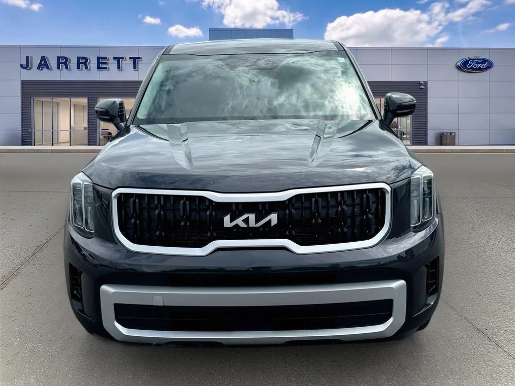 Certified Used 2025 Gray Kia LX image 2