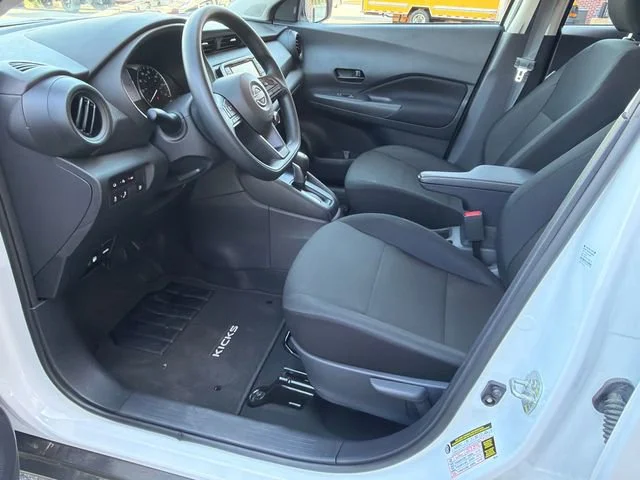 Used 2025 White Nissan S image 9