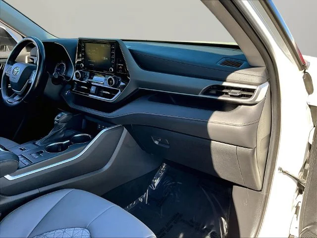 Used 2022 Beige Toyota Bronze Edition image 32