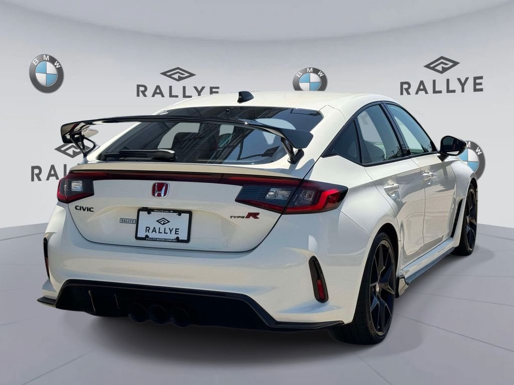 Used 2024 Championship White Honda  image 7