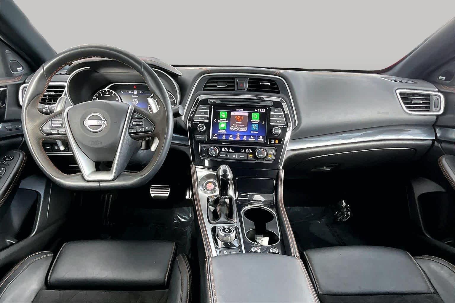 Used 2023 Super Black Nissan SR image 16