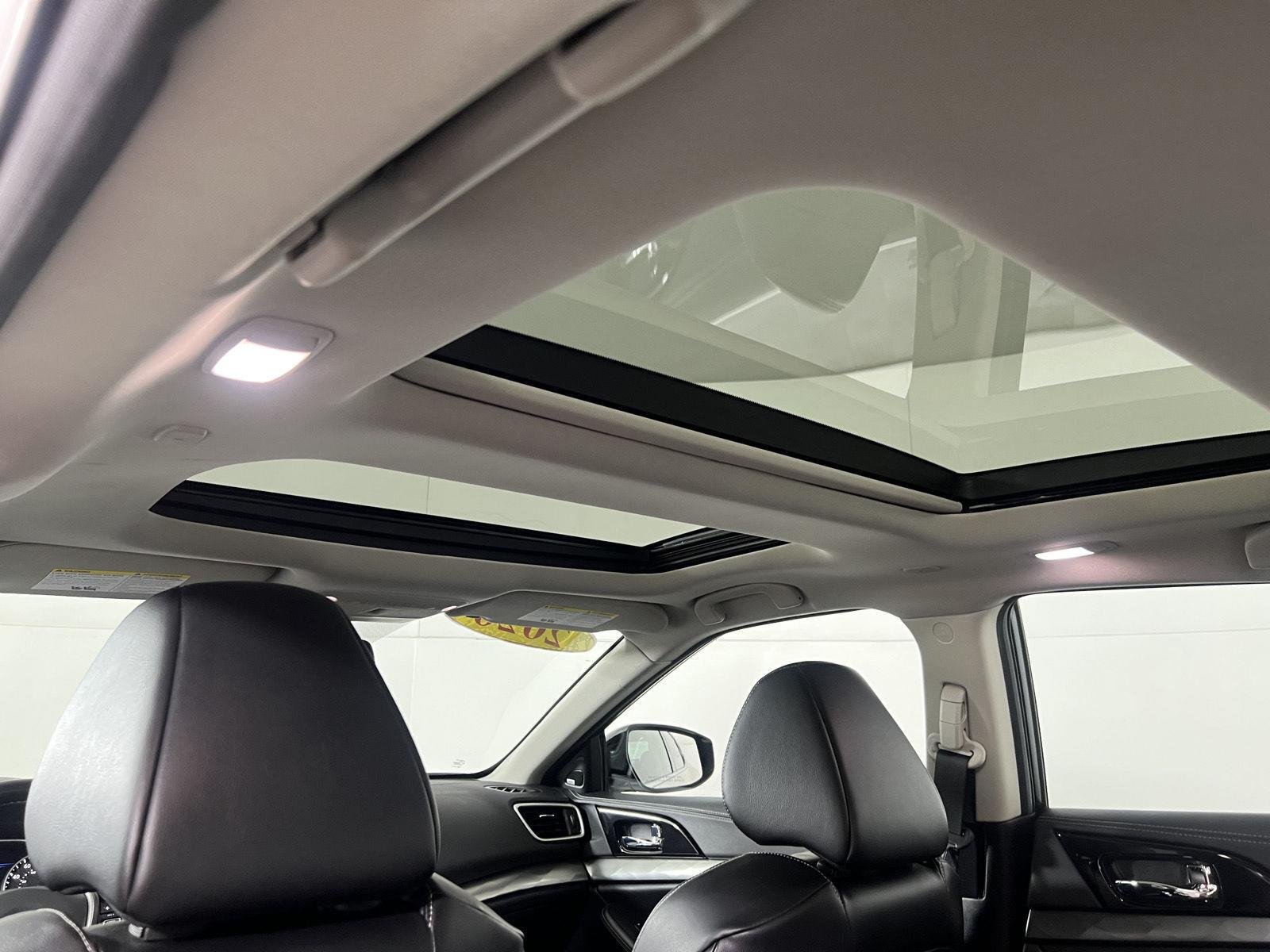 Used 2020 Pearl White Tricoat Nissan SL image 23