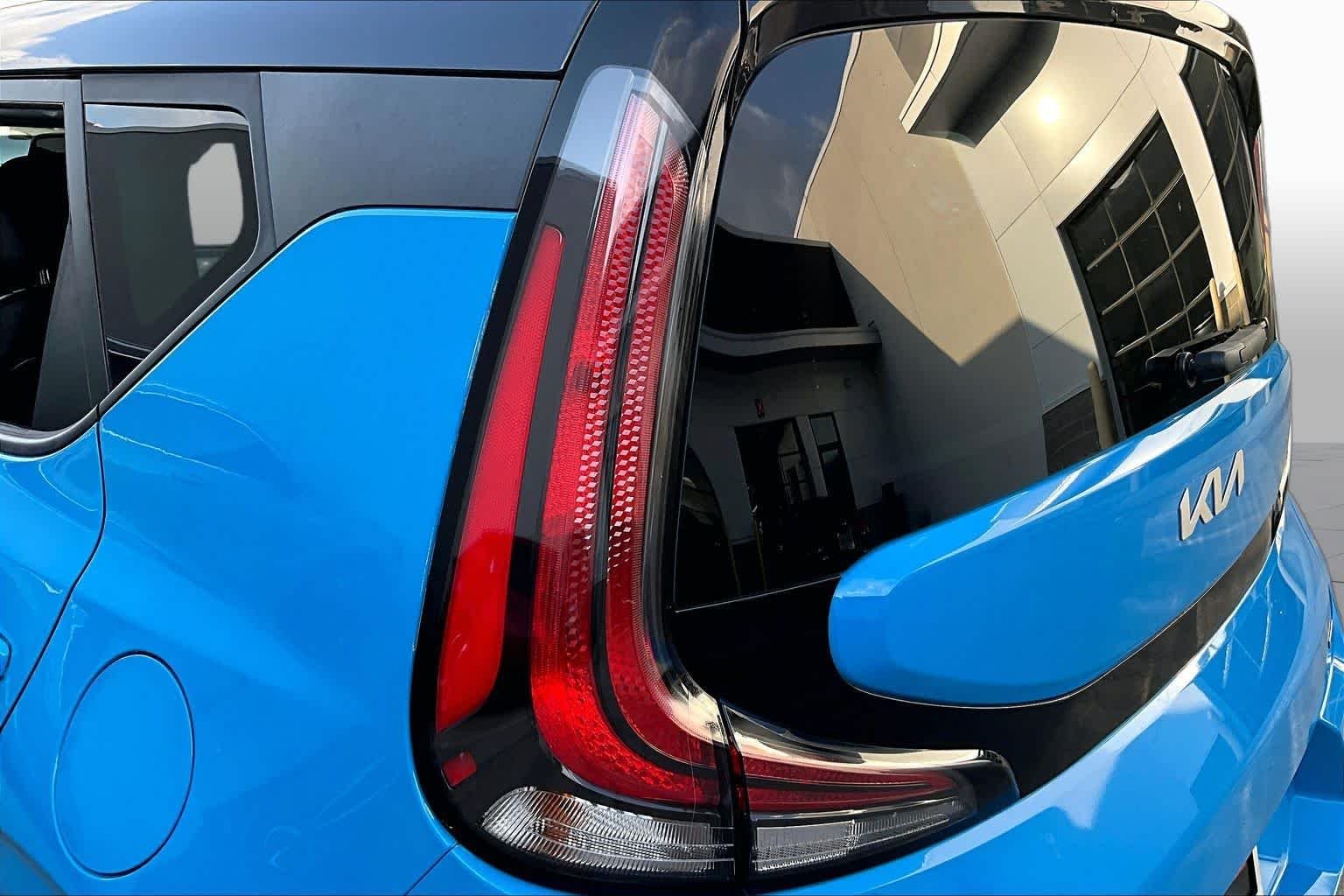 Used 2023 Surf Blue w/Black Roof Kia GT-Line image 27
