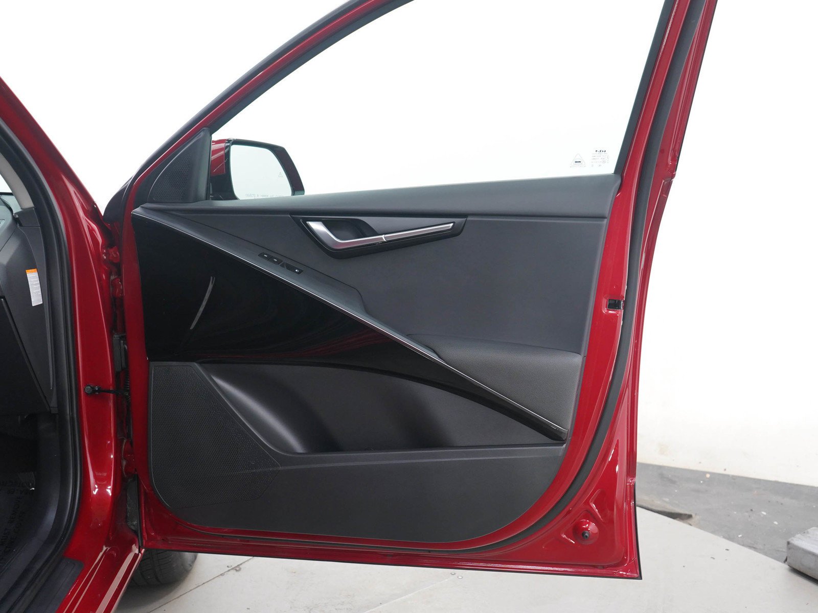 Used 2023 Runway Red Kia Wind image 11
