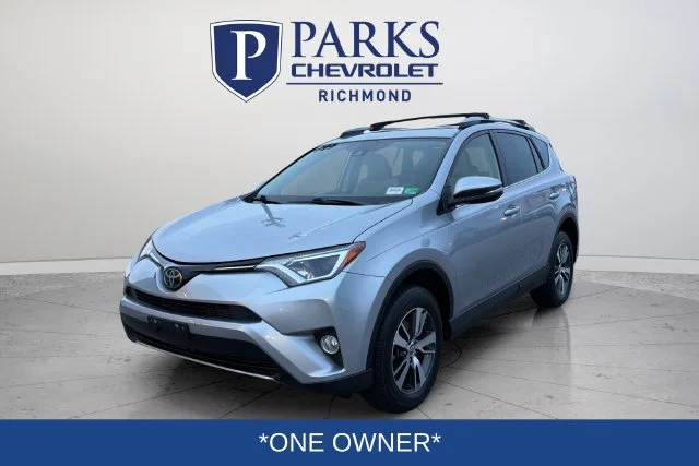Used 2018 Silver Toyota XLE image 3