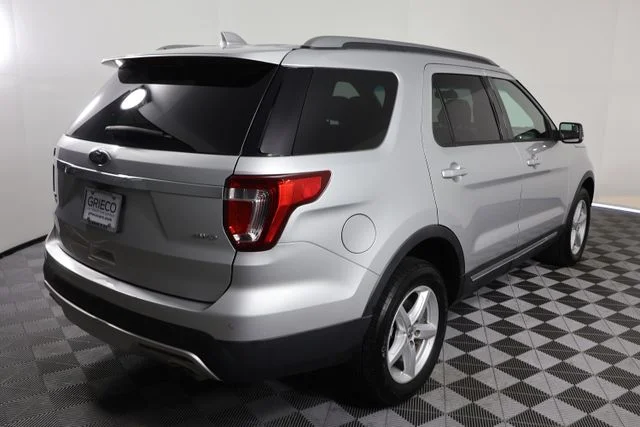 Used 2017 Silver Ford XLT image 8