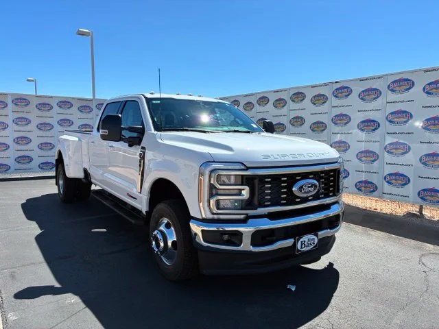 New 2027 Oxford White Ford XLT image 2