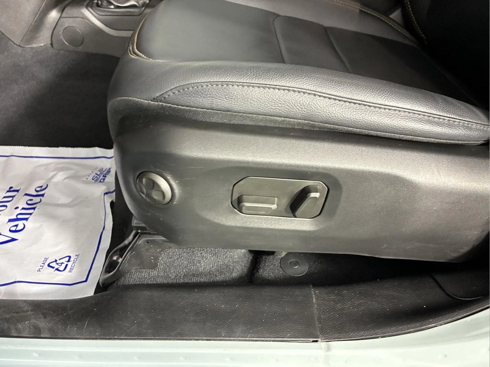 Used 2024 Earl Clearcoat Jeep Sahara image 27