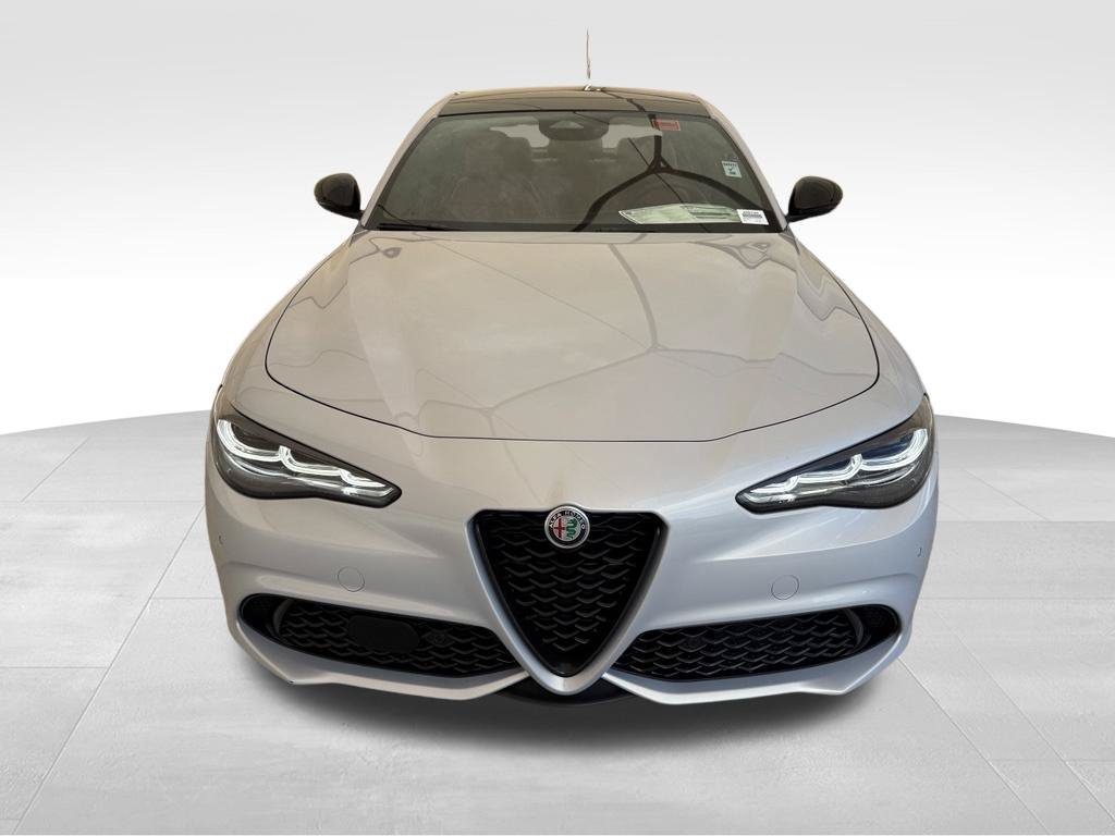 New 2026 Moonlight Gray Metallic Exterior Paint Alfa Romeo Base image 4