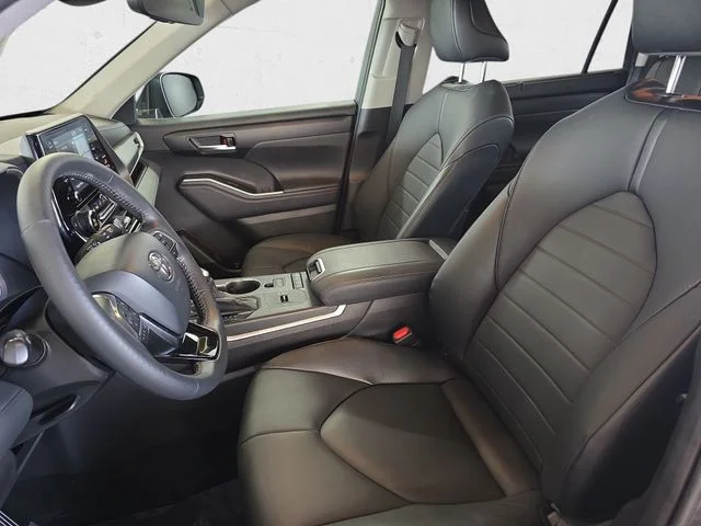 Used 2020 Magnetic Gray Metallic Toyota XLE image 17