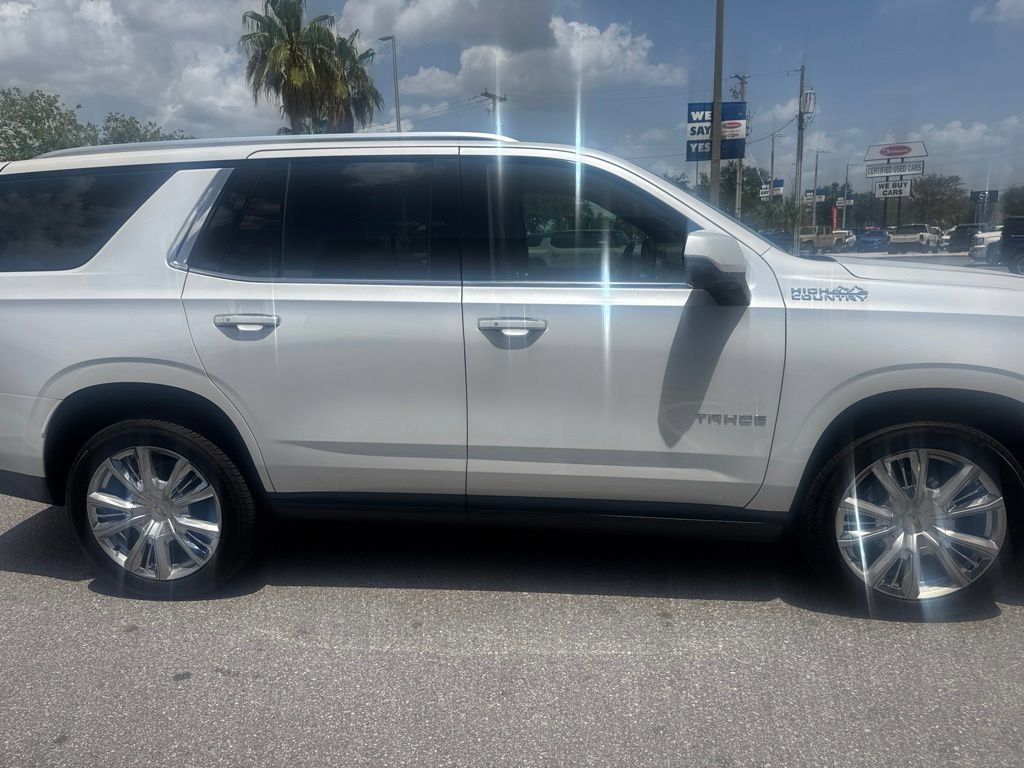 Used 2023 Iridescent Pearl Tricoat Chevrolet High Country image 4