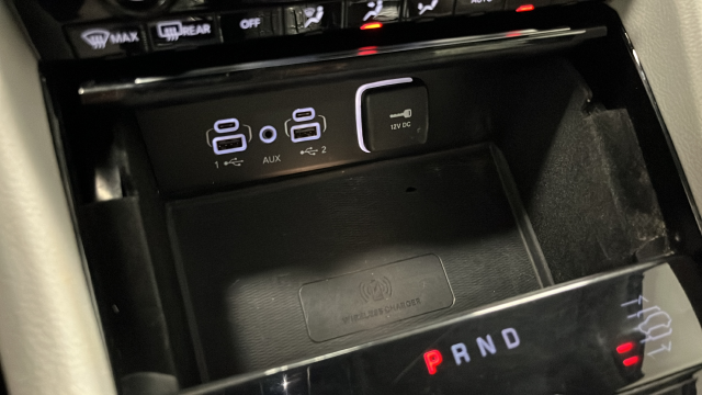 Used 2023 Diamond Black Crystal Pearlcoat Jeep Overland image 33