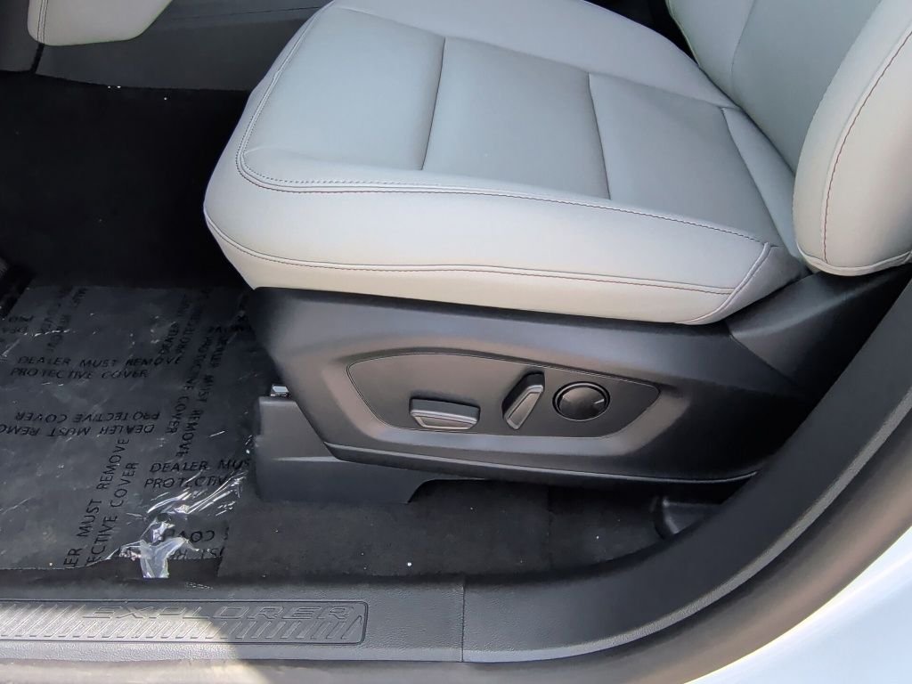 New 2026 Space White Metallic Ford Active image 13