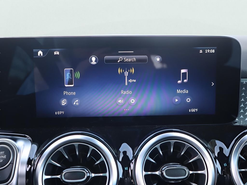 Certified Used 2026 Polar White Mercedes-Benz GLB 250 image 50