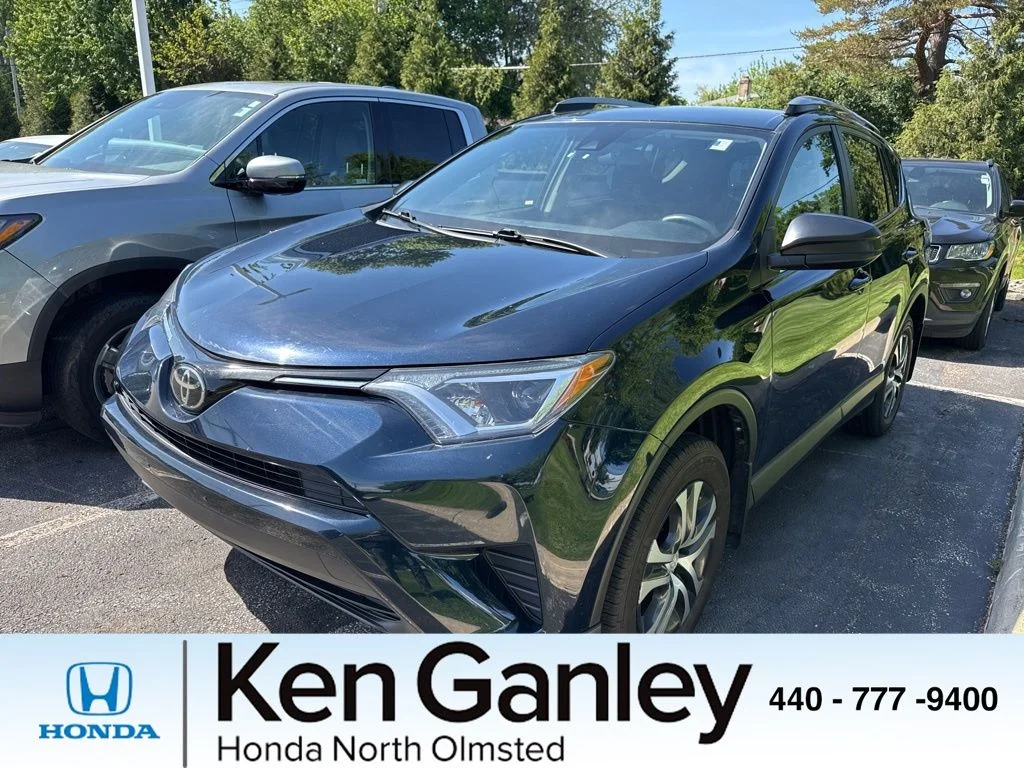 2017 Toyota RAV4 LE AWD's photo