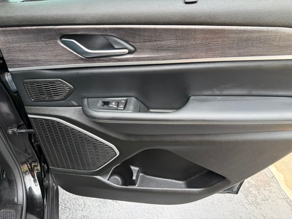 Used 2022 Black Jeep Limited image 19