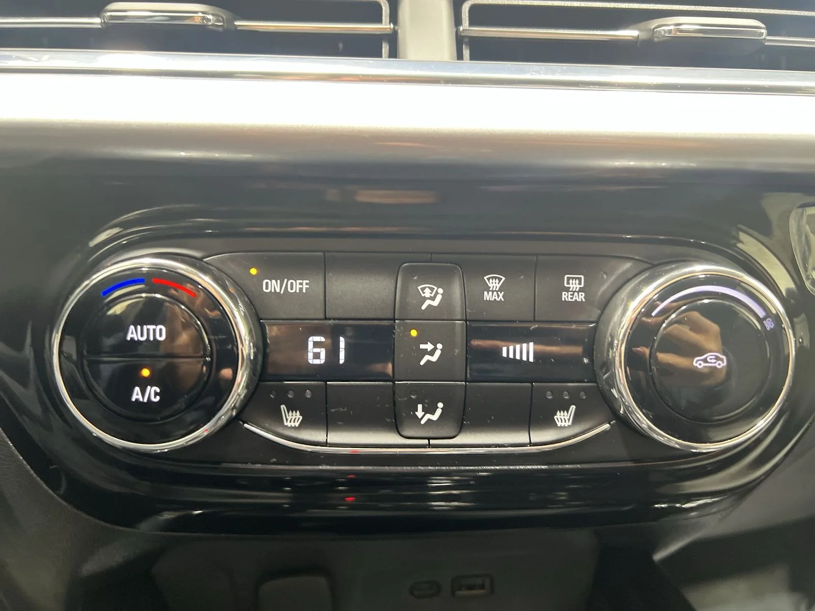 2025 Chevrolet Trax LT - Photo 18