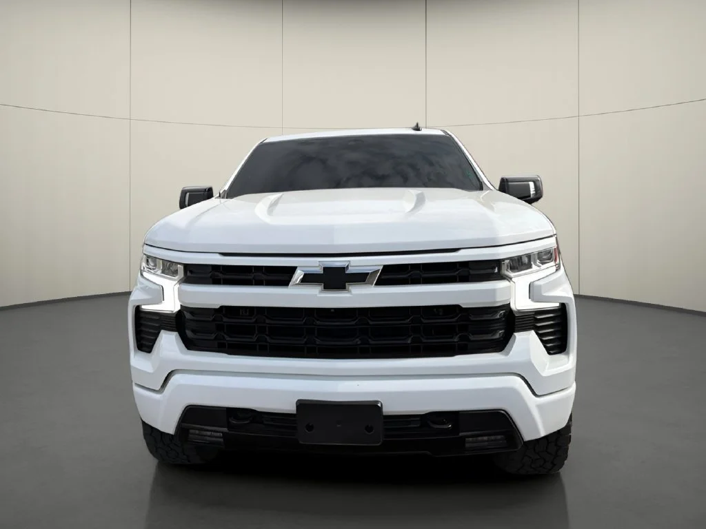 Used 2023 SUMMIT WHITE Chevrolet RST image 3