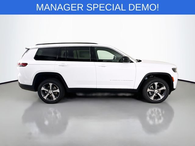 New 2026 Bright White Clear-Coat Exterior Paint Jeep Limited image 8