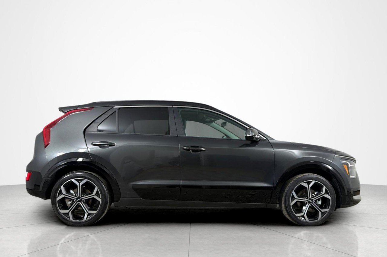 Used 2023  Kia EX Touring image 6