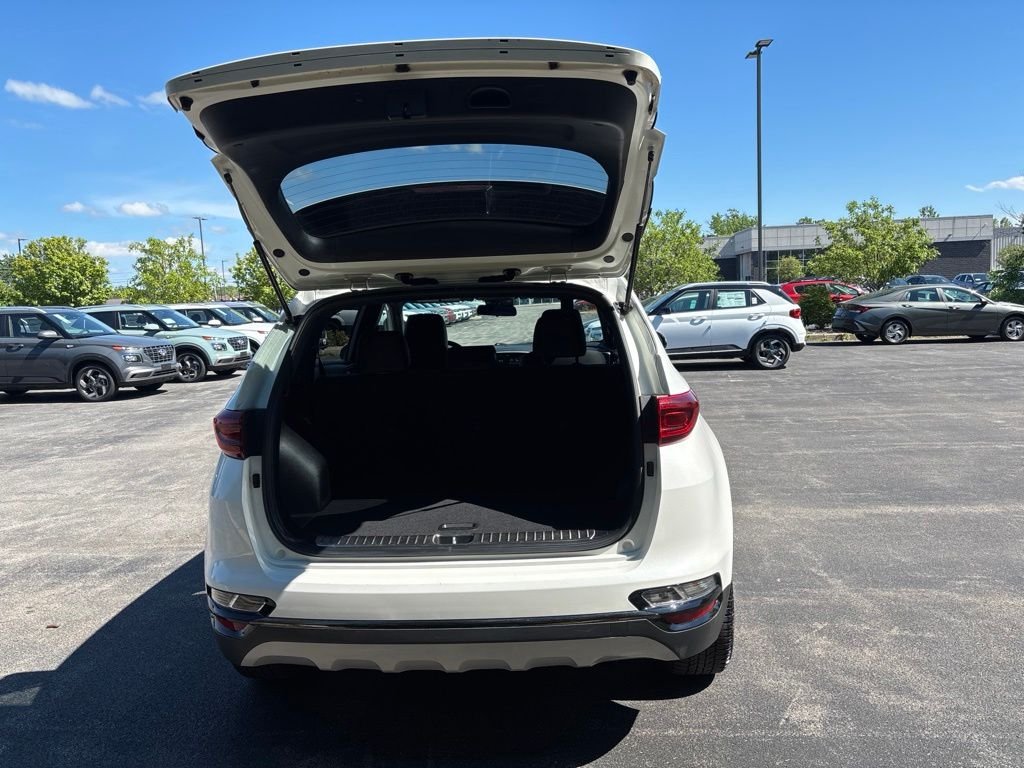 Used 2020 White Kia S image 13