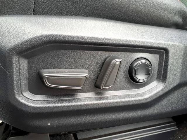 Used 2023 White Toyota  image 18