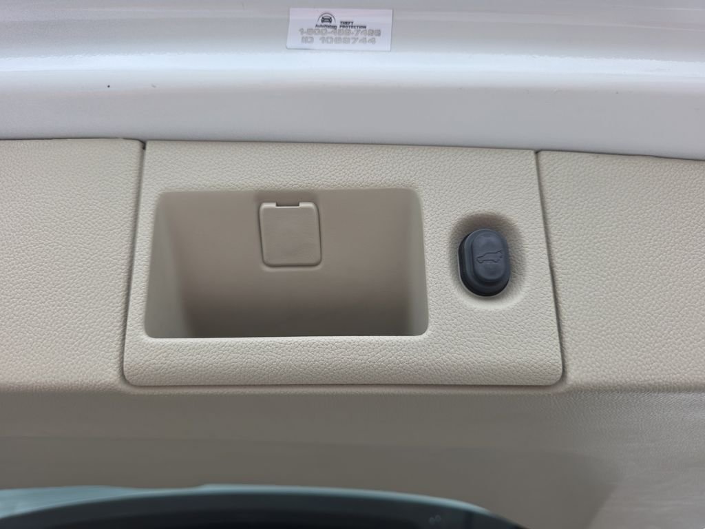 Used 2020 Crystal White Tricoat Cadillac Luxury image 38