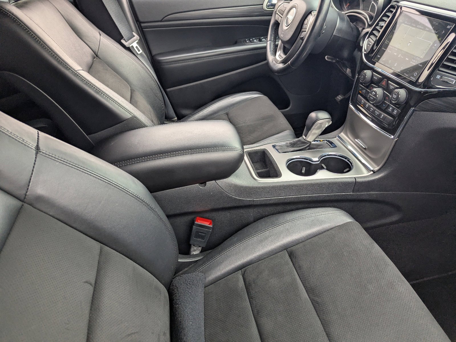 Used 2021 Billet Silver Metallic Clearcoat Jeep Laredo X image 6