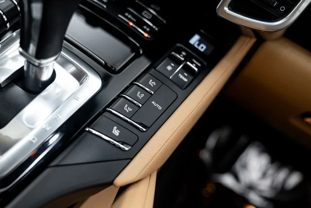 Used 2014  Porsche Diesel Platinum Edition image 26