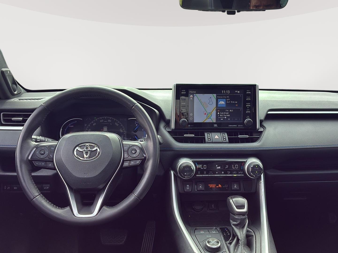 Used 2020 Blizzard Pearl w/Midnight Black Metallic Roof Toyota Hybrid XSE image 5