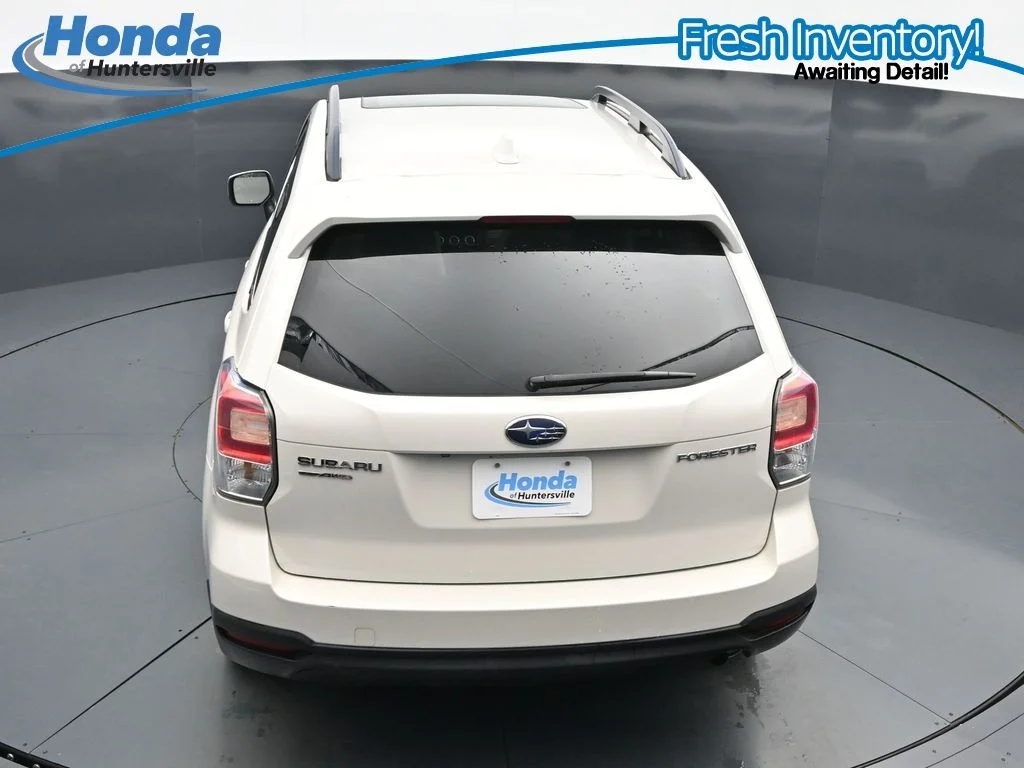 Used 2018 Crystal White Pearl Subaru 2.5i Premium image 20