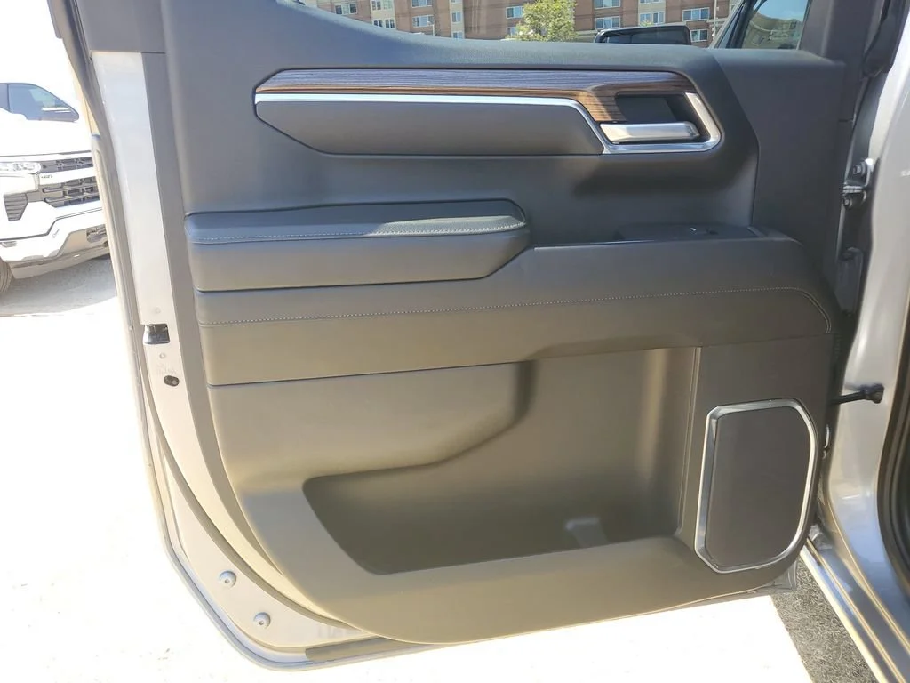 Used 2025 Sterling Gray Metallic Chevrolet LT image 16