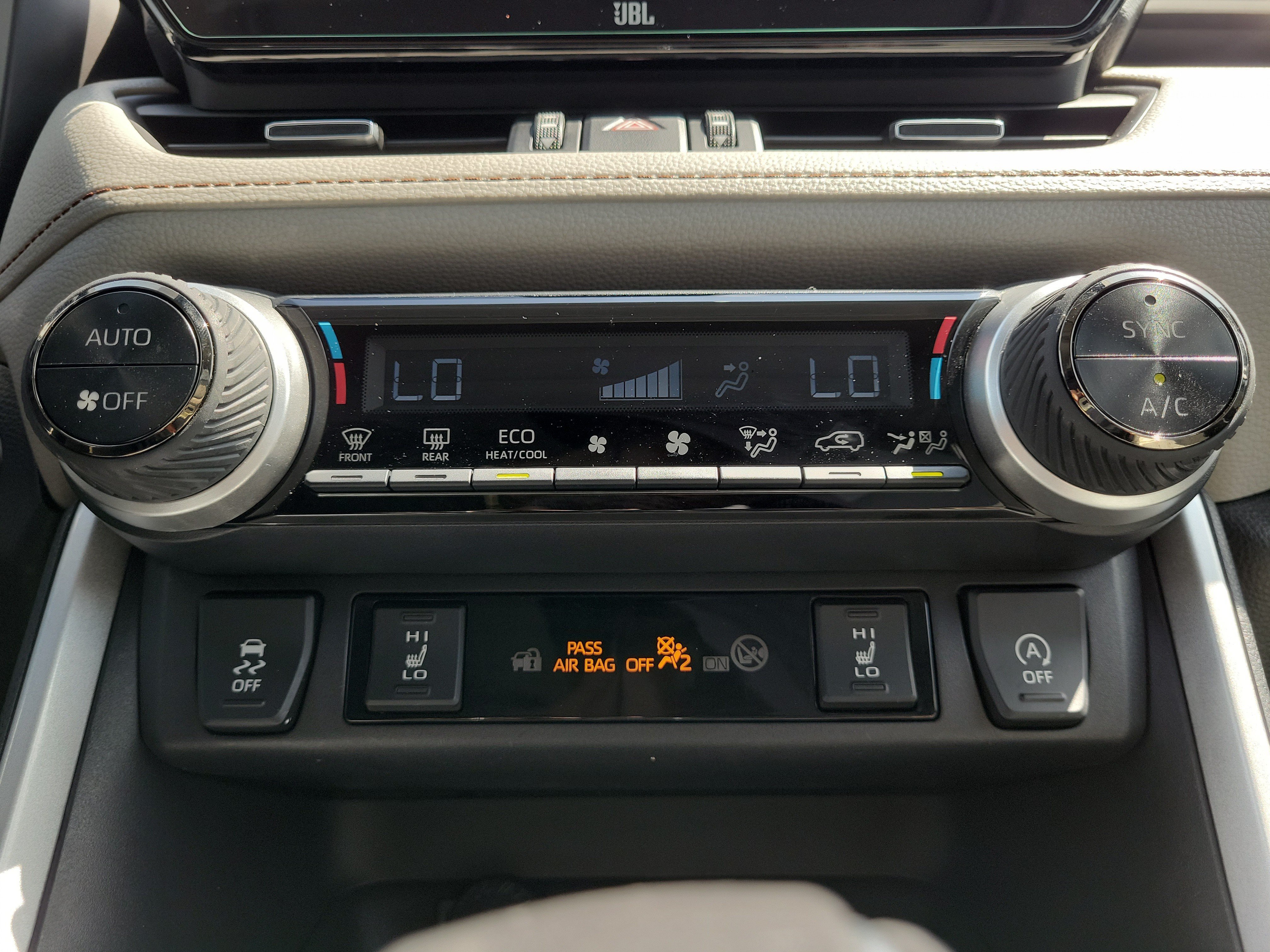 Used 2025 Pearl Toyota XLE Premium image 27