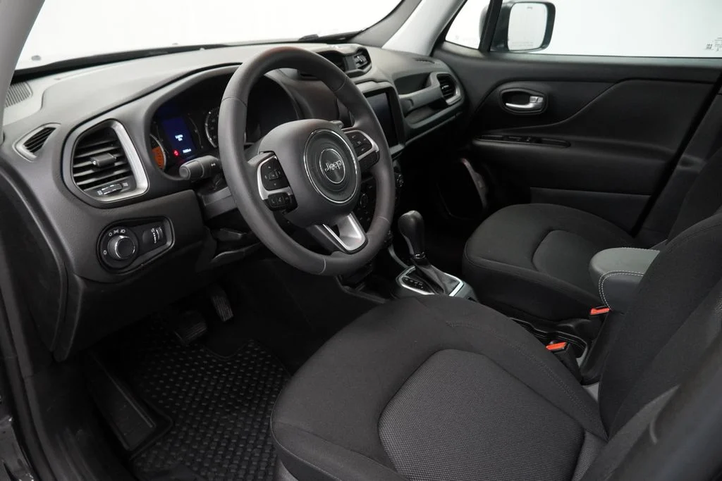Used 2023 Gray Jeep Latitude image 18
