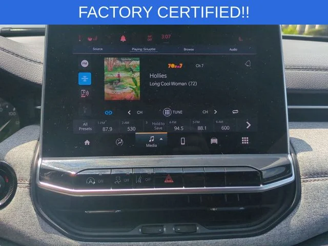 Used 2023 White Jeep Latitude Lux image 24