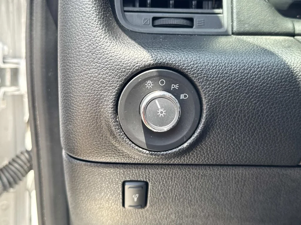 Used 2017 White Lincoln Select image 43