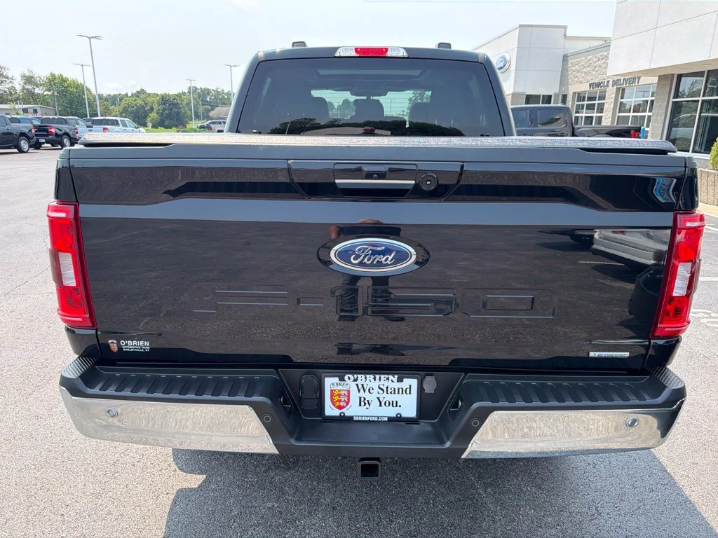 Used 2023 Agate Black Metallic Ford XLT image 4