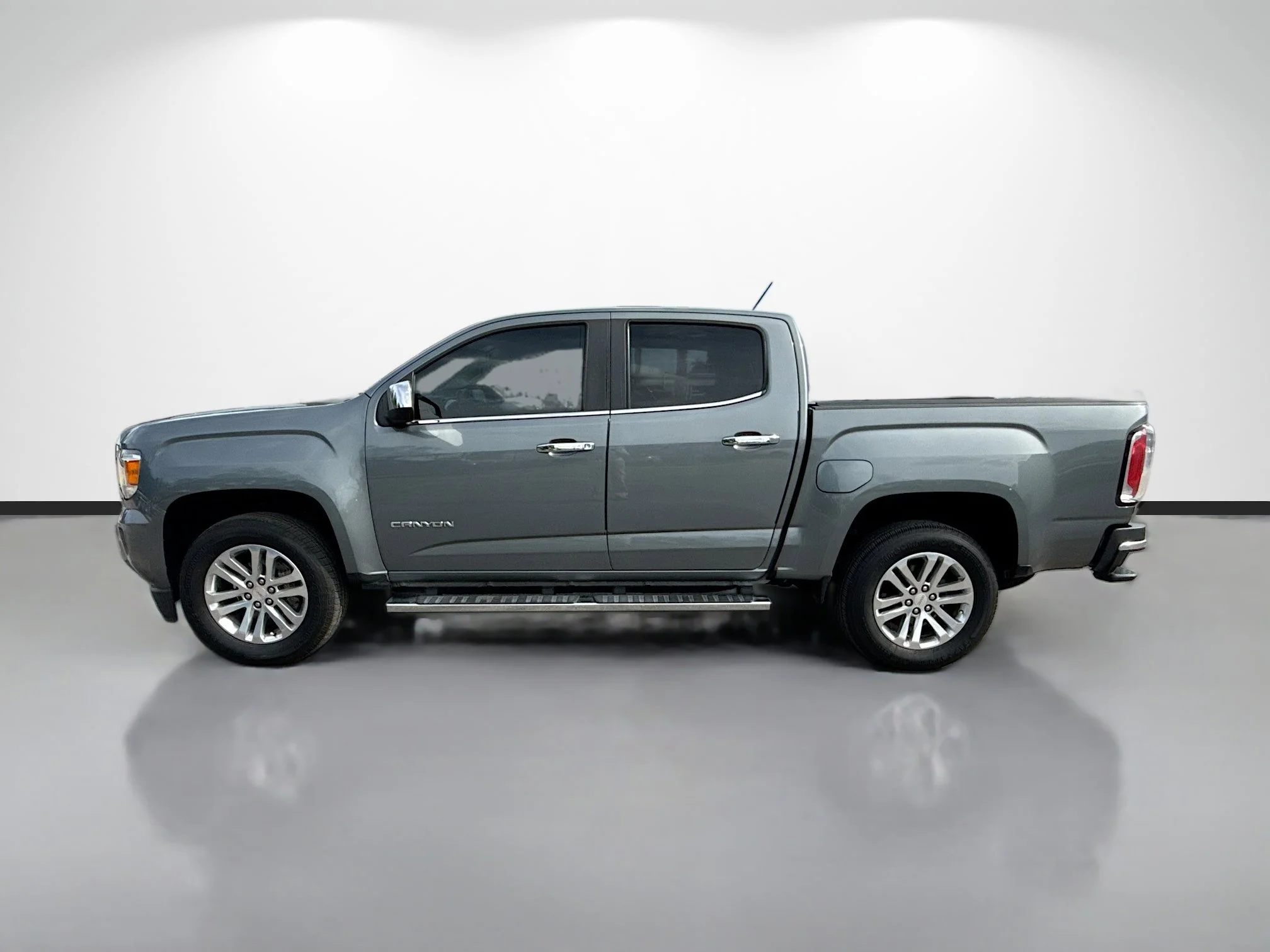 Used 2019 Satin Steel Metallic GMC 2WD SLT image 6