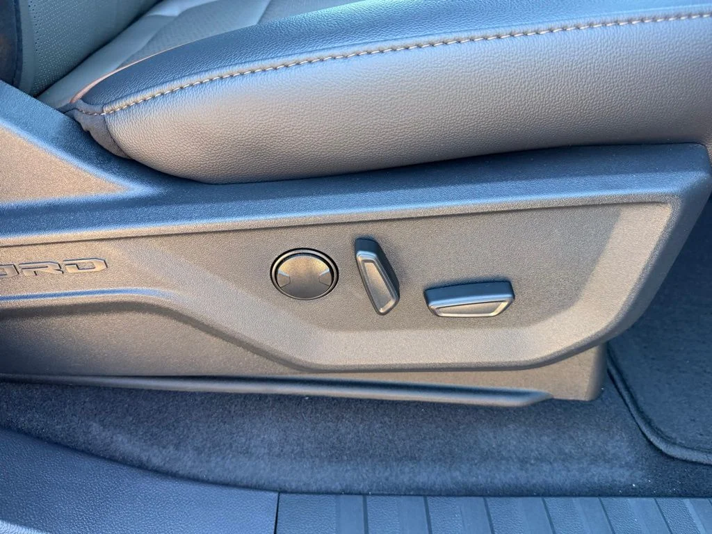 New 2025 White Ford Lariat image 37