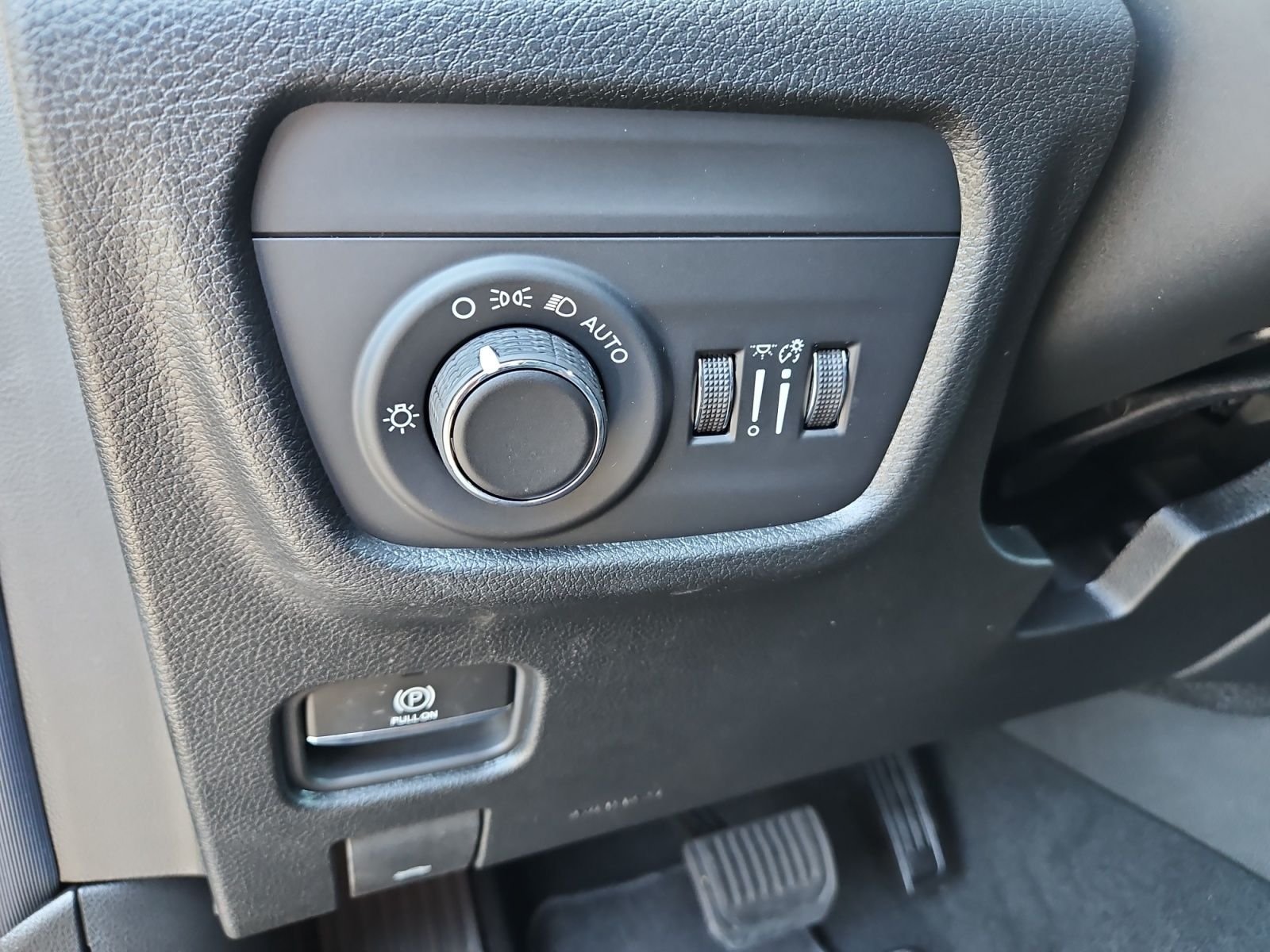 New 2027 Sting-Gray Clearcoat Jeep Laredo Altitude image 22