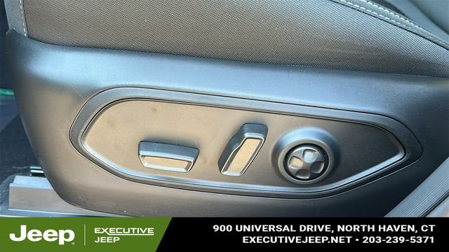 New 2025 Silver Zynith Exterior Paint Jeep Laredo X image 11