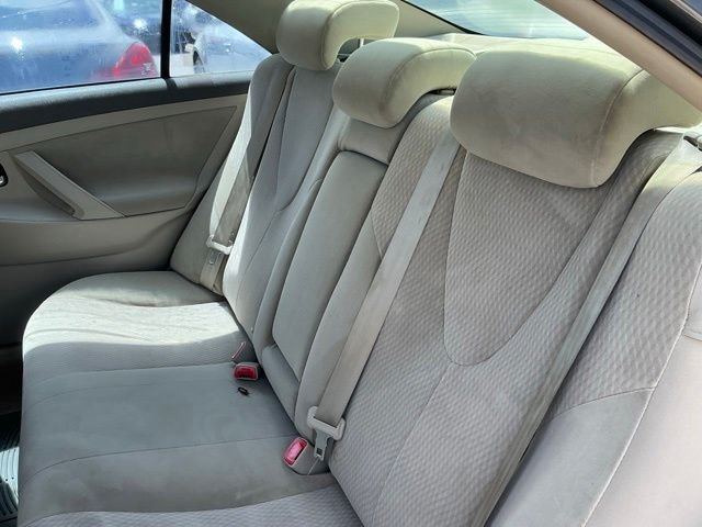 Used 2011 Gray Toyota LE image 11