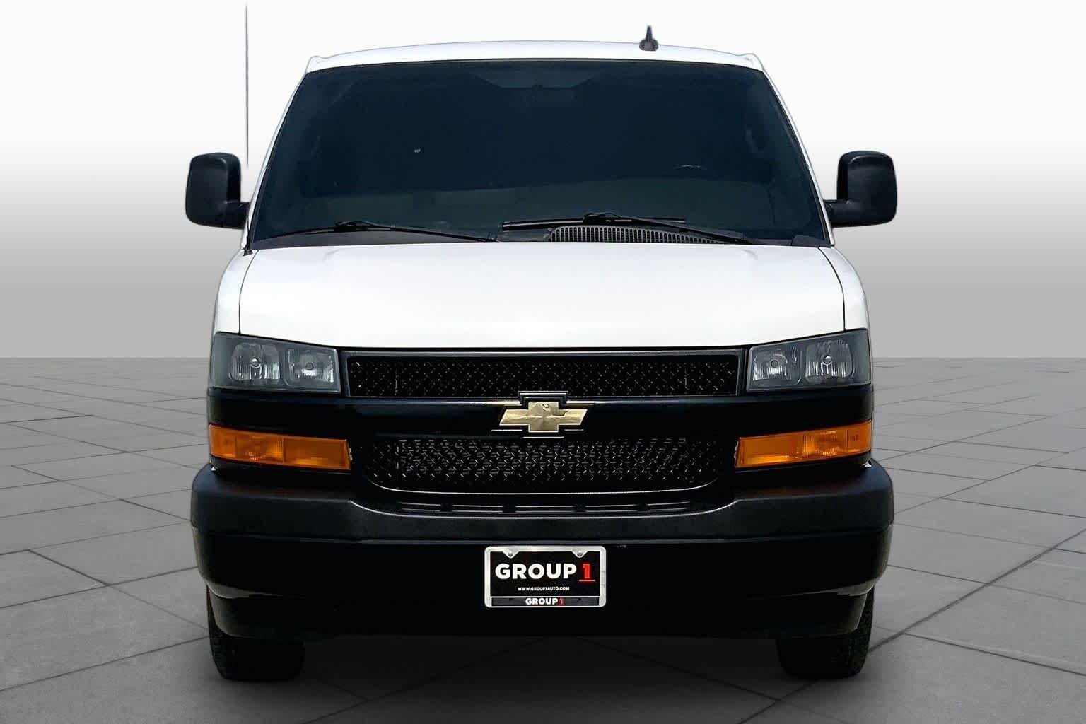 Used 2023 Summit White Chevrolet  image 4