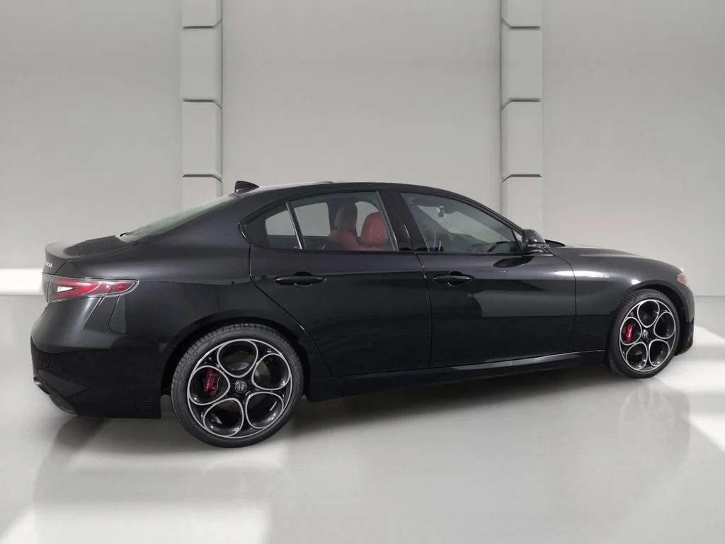 New 2026 Vulcano Black Metallic Alfa Romeo Base image 5