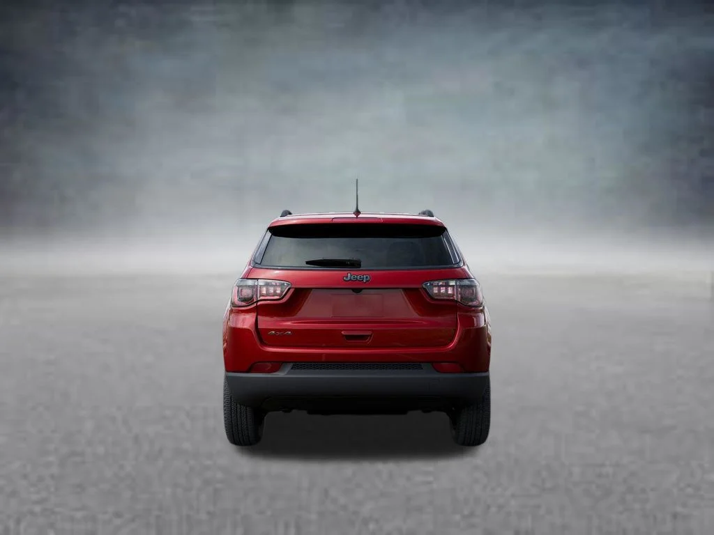 New 2026 Red Hot Pearl-Coat Exterior Paint Jeep Latitude image 7